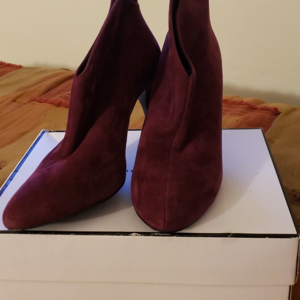 Vince Camuto Wine suede ankle booties